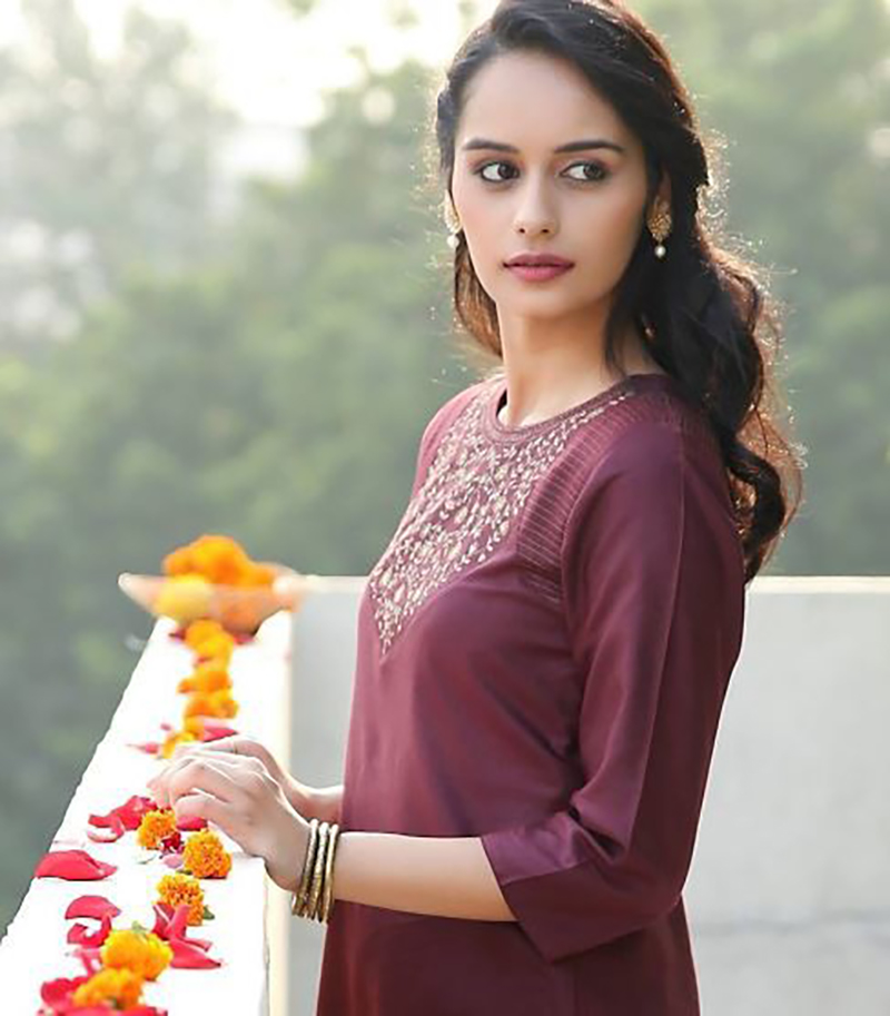 Nhan sắc quyến rũ hút hồn của mỹ nhân Ấn Độ vừa đăng quang Hoa hậu Thế giới 2017